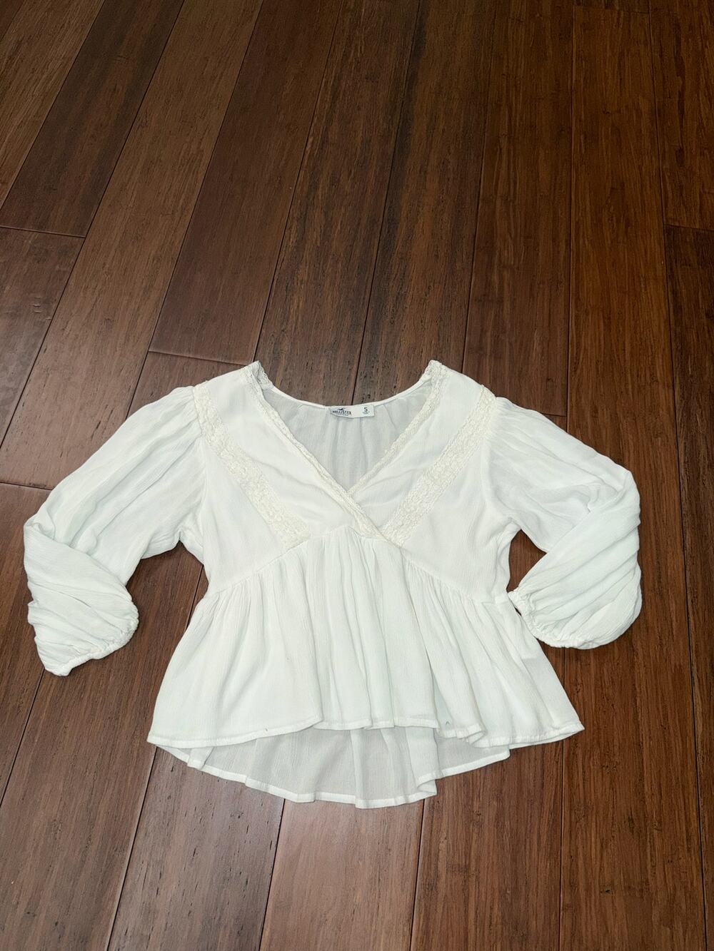 Small Hollister White V-Neck Long Sleeve Peasant Top